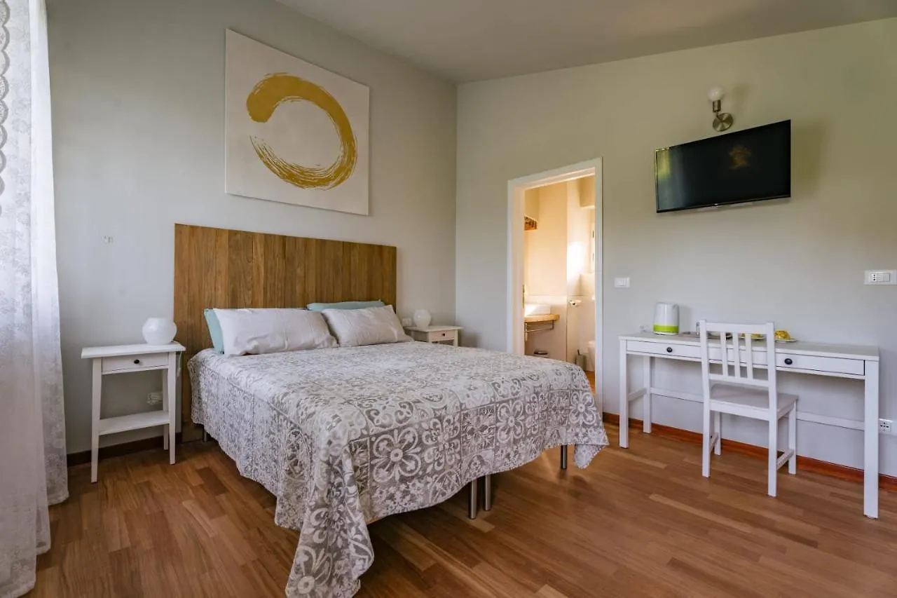 Caterina E L'Indaco Bed & Breakfast Sarzana 0*,  Italy